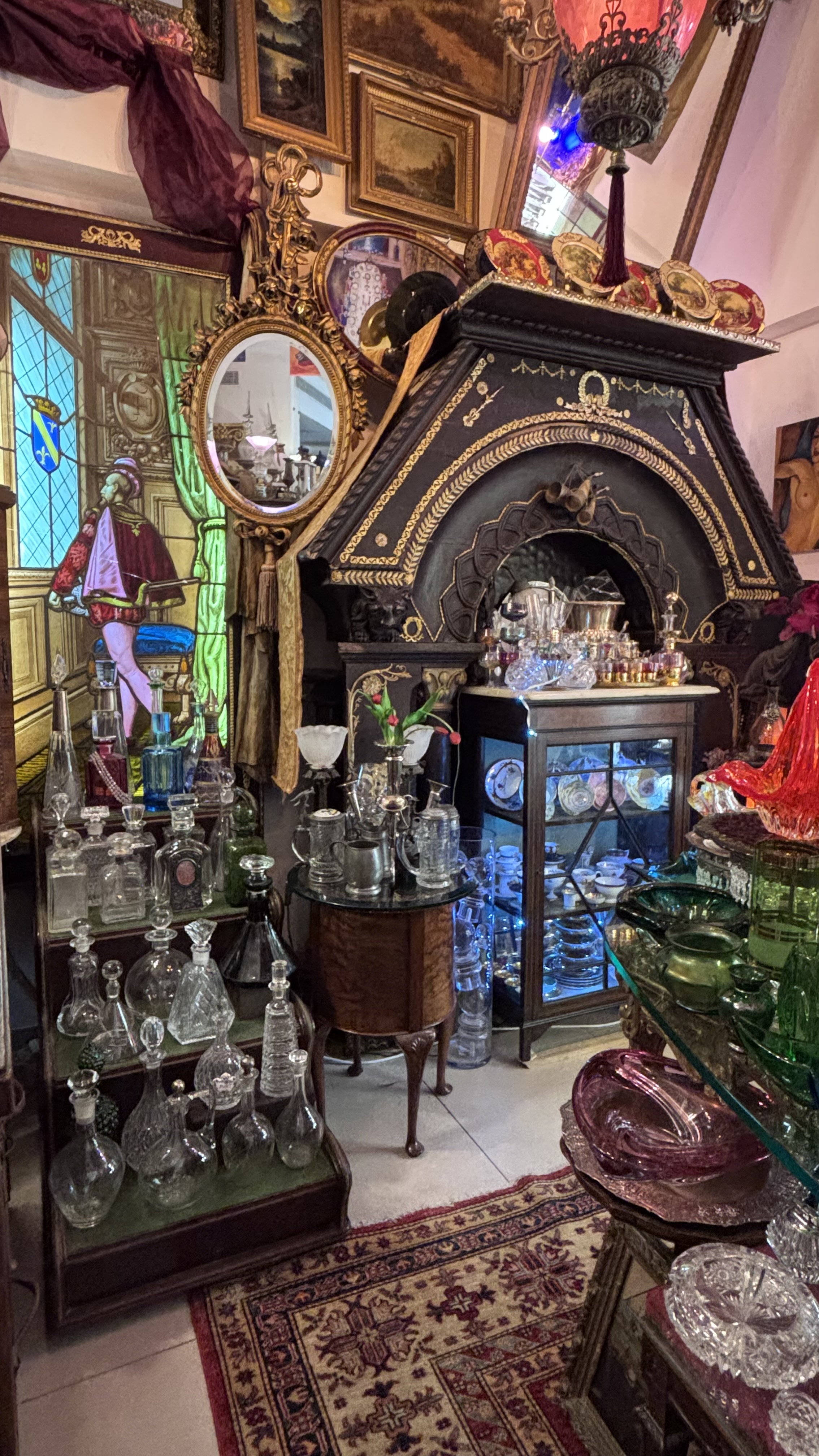Collected objects inside the Maison